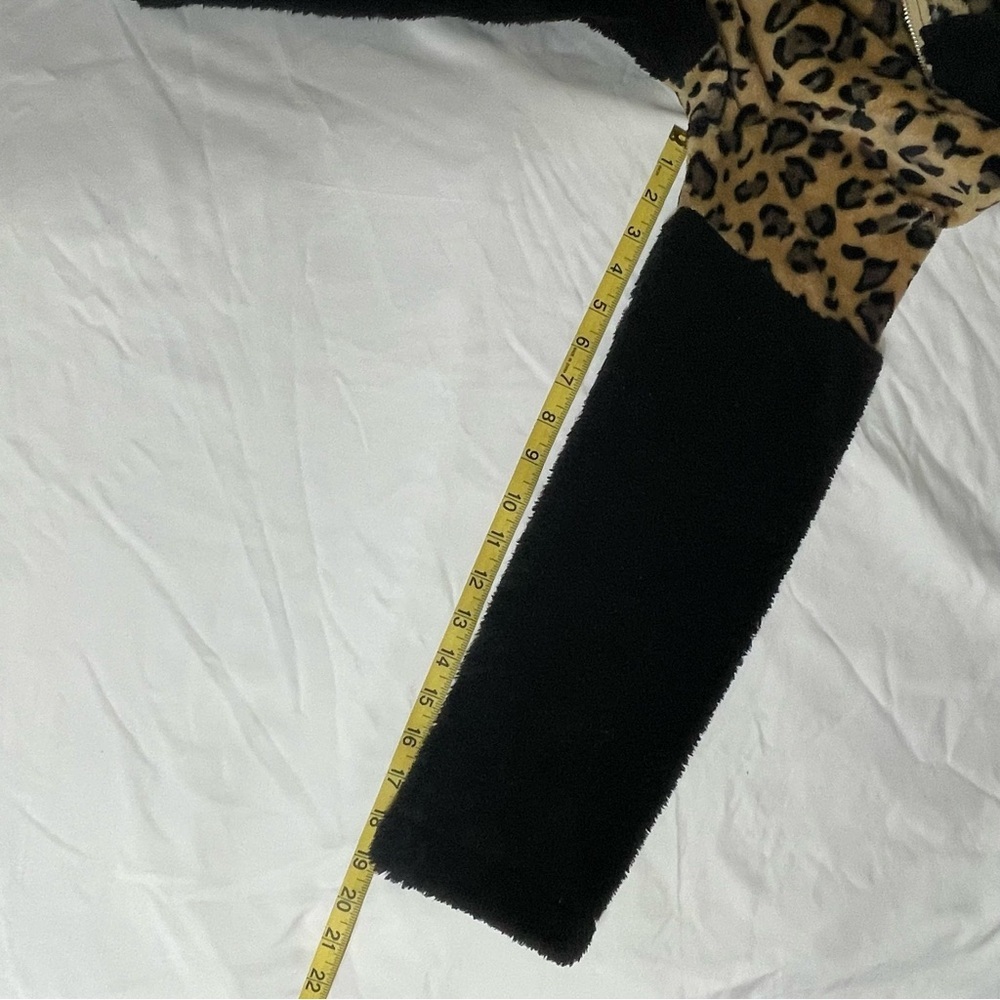 Leopard Print and Black Quarter Zip Fleece Jacket, Stylish and Comfortable, Sz M - Picture 9 of 13